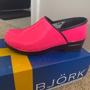 Bjork clogs